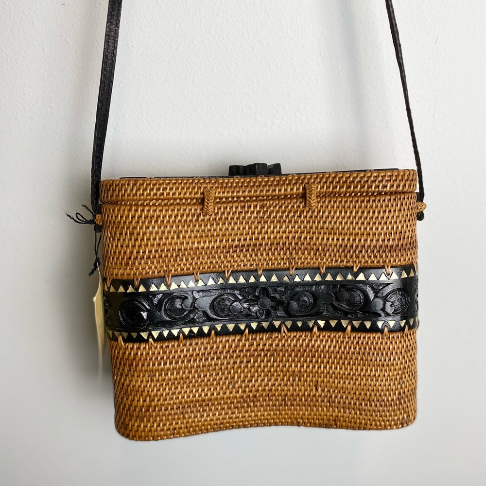 NWT DEWI hand Woven Rattan Carved Wood Balinese Tote Bag Handbag - Picture 6 of 11